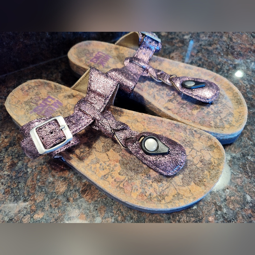 NWOT **Rare** Muk Luks Marsha Purple Glitter Sandals with Buckle